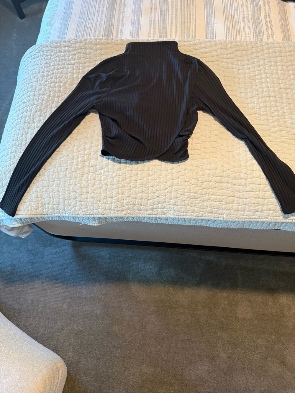 Louna Ribbed Mock Neck Long Sleeve cropped Top in Black